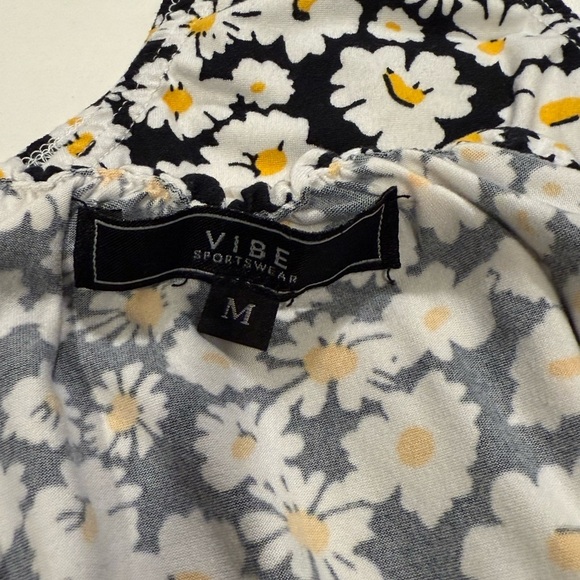 Vibe Floral Patterned Top‎ - Picture 3 of 4